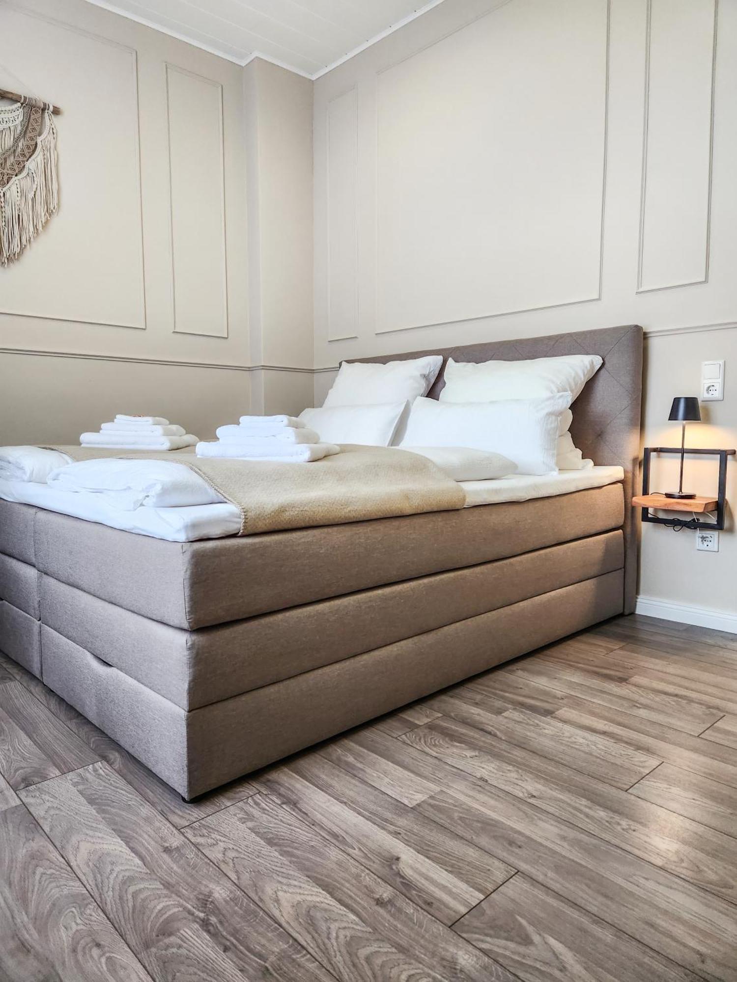 Geli Homes L1 - 2X Zimmer, 2X Kingsize Bett, 1 Bis 4 Personen, Parkplatz, Tv, Wifi, Top Kueche, Kaffee, Tee Lünen Esterno foto